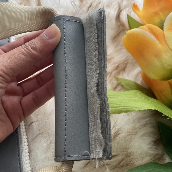 Used Lacoste travel/gym bag, normal sign of usage - Picture 10 of 13